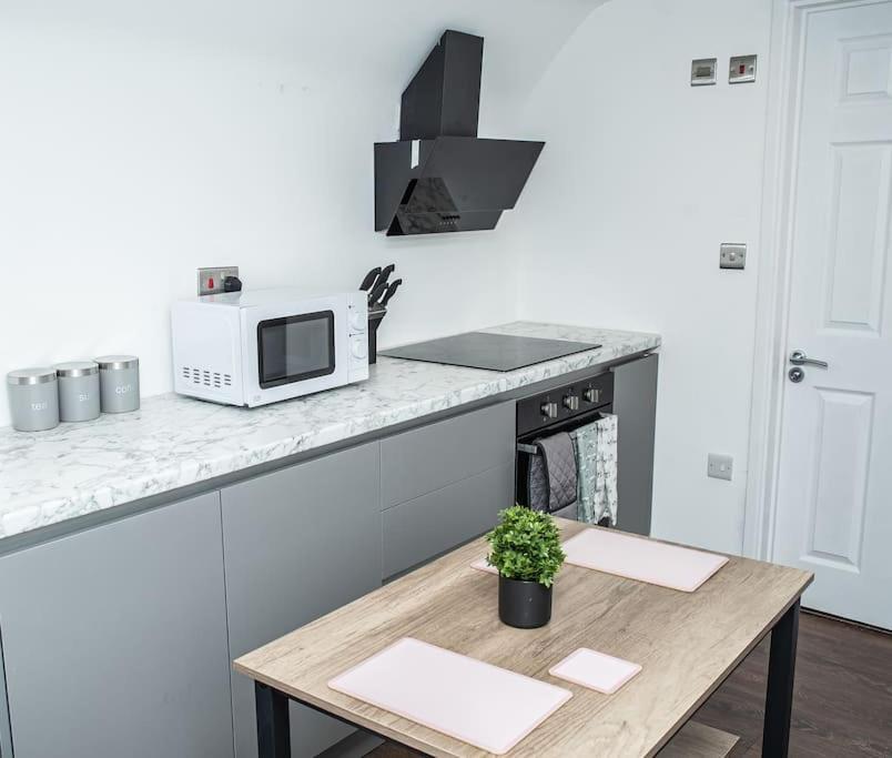 Aylesbury Apartment 1 With Free Parking Εξωτερικό φωτογραφία